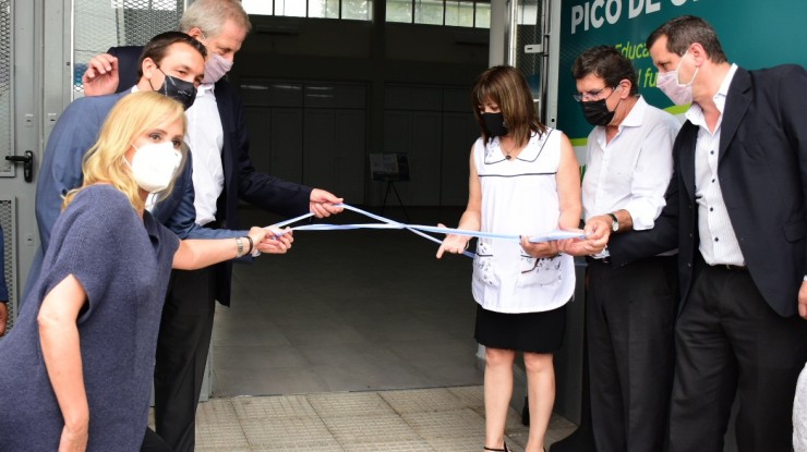 Andrés Watson, Jaime Perczyk y Alberto Sileoni inauguraron el SUM de la Primaria Nº41